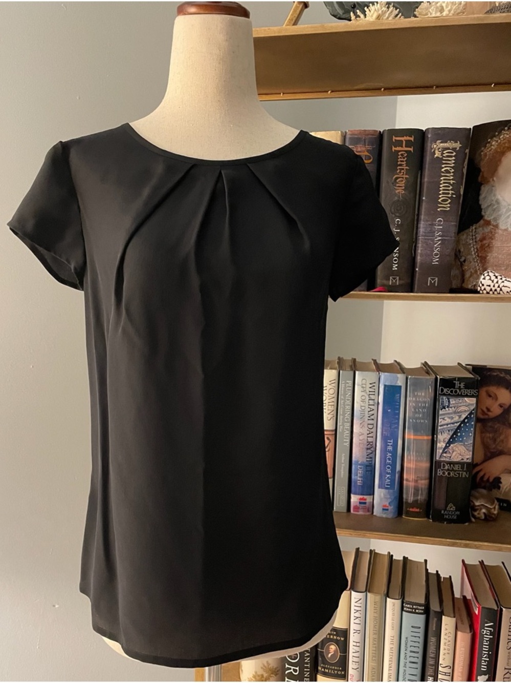 Ann Taylor 100% Silk Black Short Cap Sleeve Blouse Shell - Picture 3 of 13